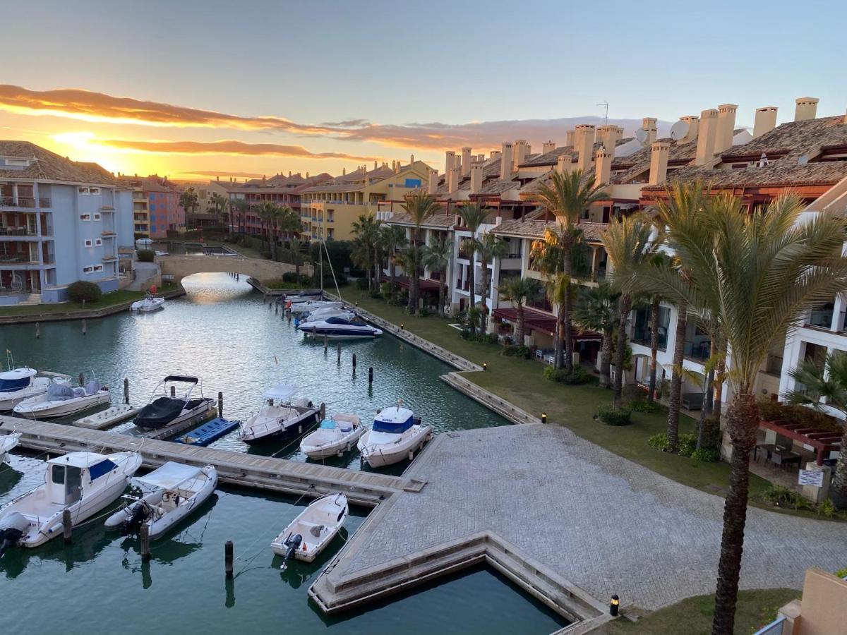 Apartamento Con Terraza Sobre La Marina De Sotogrande San Roque  Exterior photo