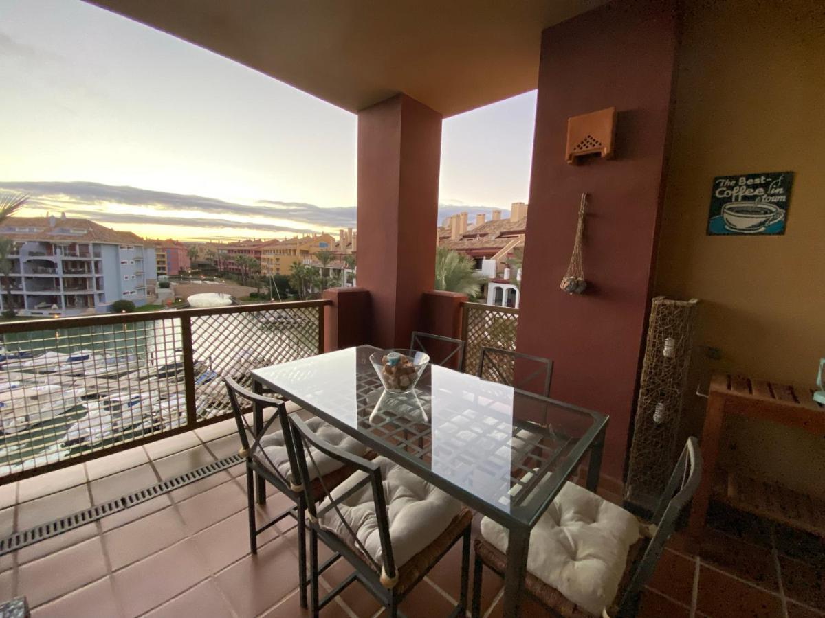 Apartamento Con Terraza Sobre La Marina De Sotogrande San Roque  Exterior photo