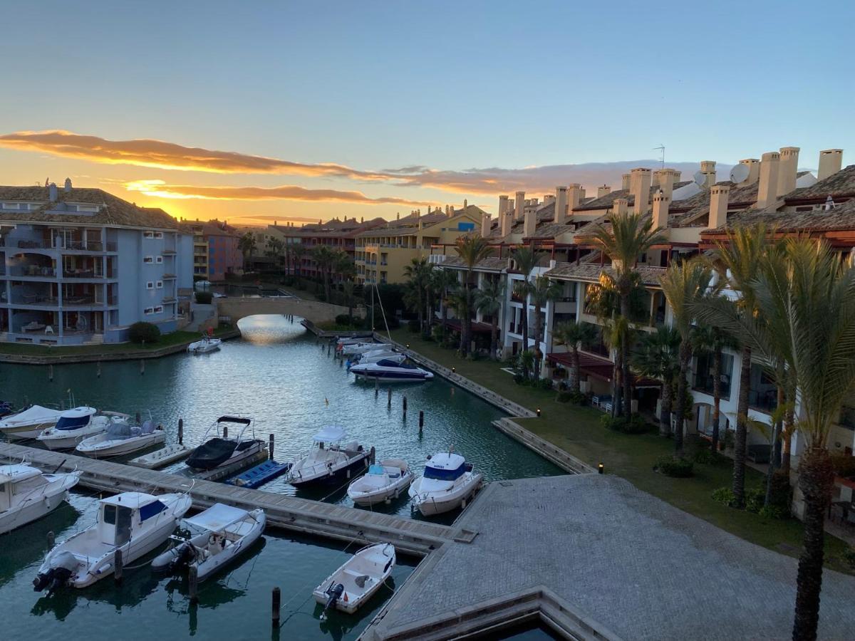 Apartamento Con Terraza Sobre La Marina De Sotogrande San Roque  Exterior photo