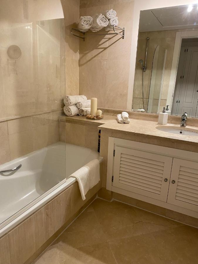 Apartamento Con Terraza Sobre La Marina De Sotogrande San Roque  Exterior photo